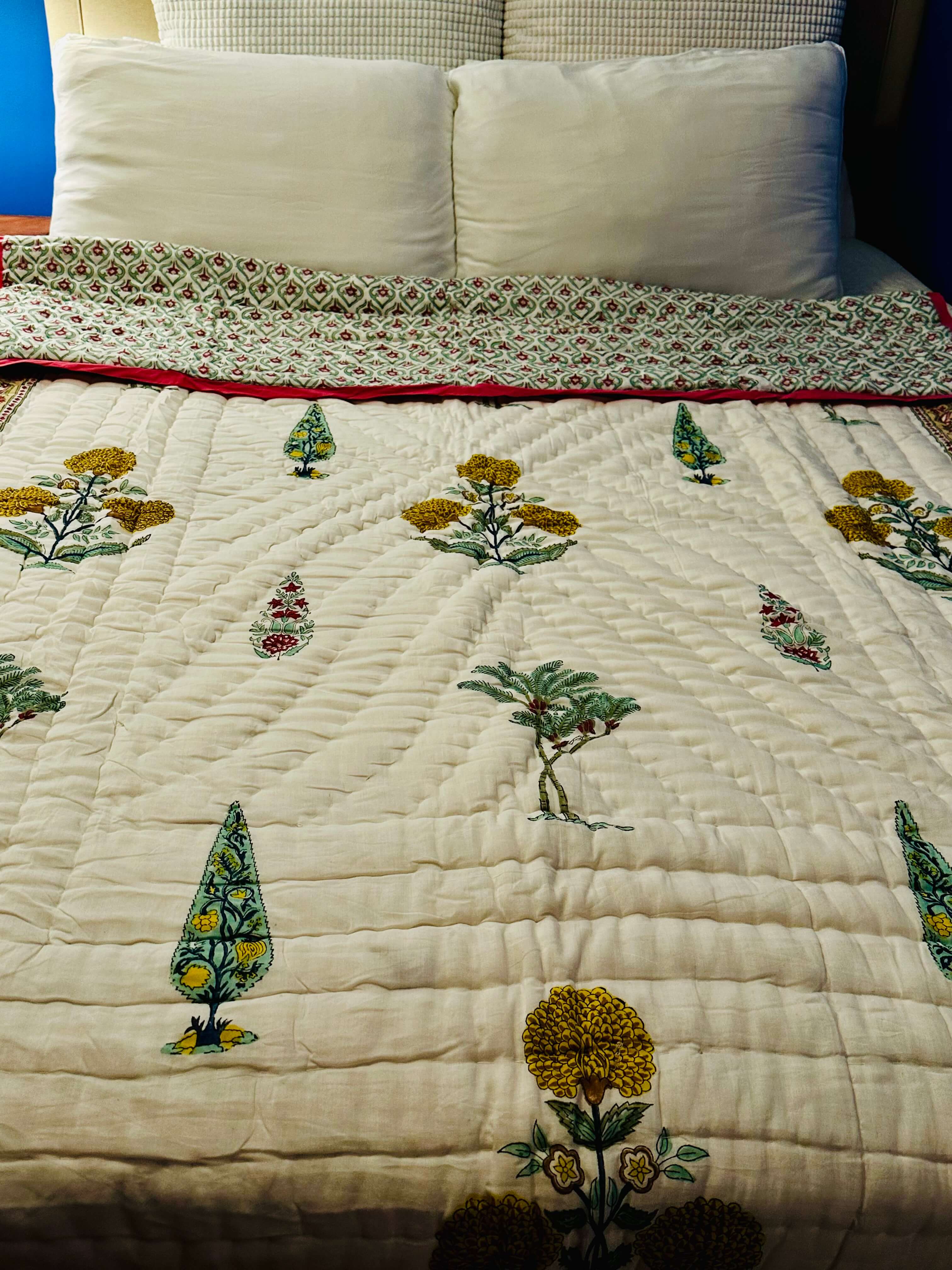 Floral Canopy quilt with blooming flowers, front full display