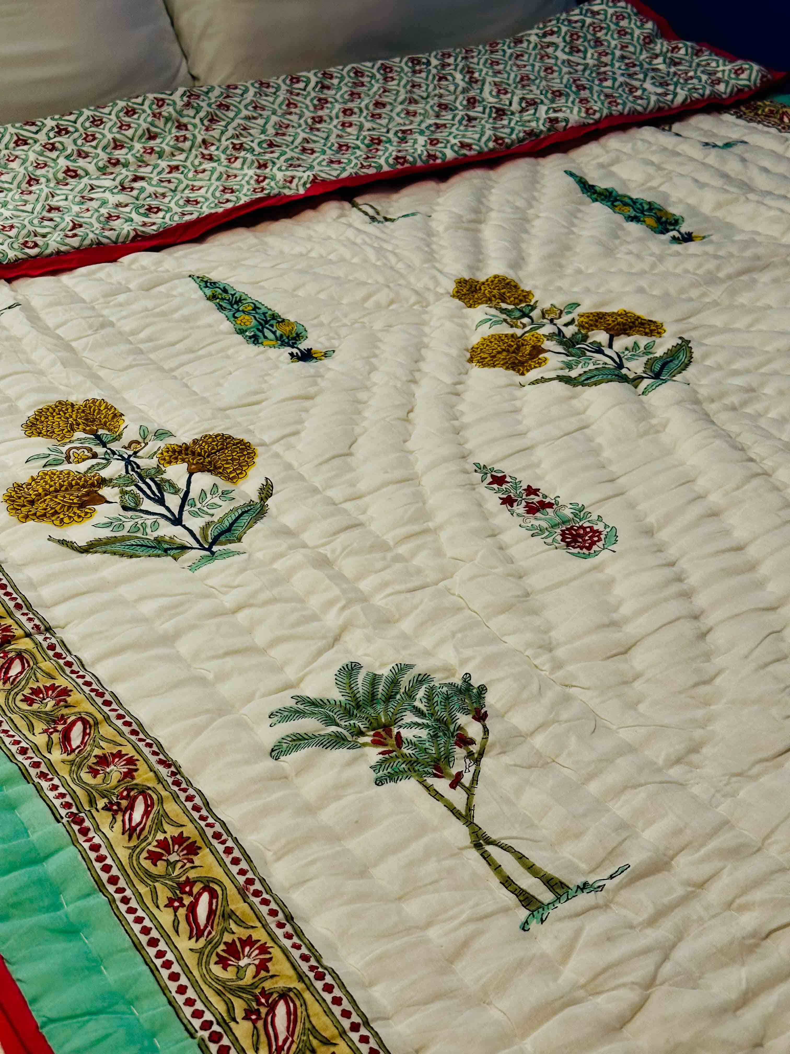 Floral Canopy quilt - side view of design