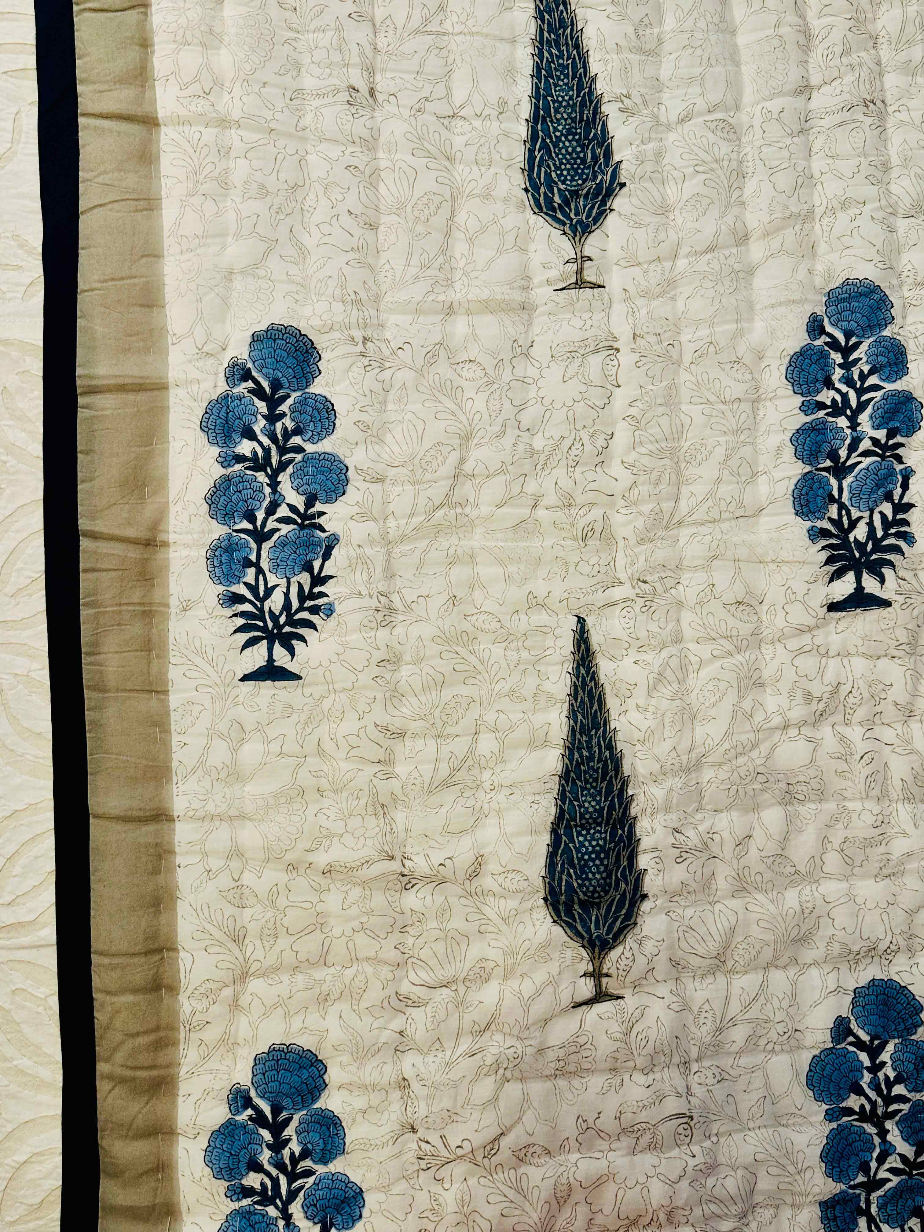 Detailed close-up of Shadow Bloom quilt border