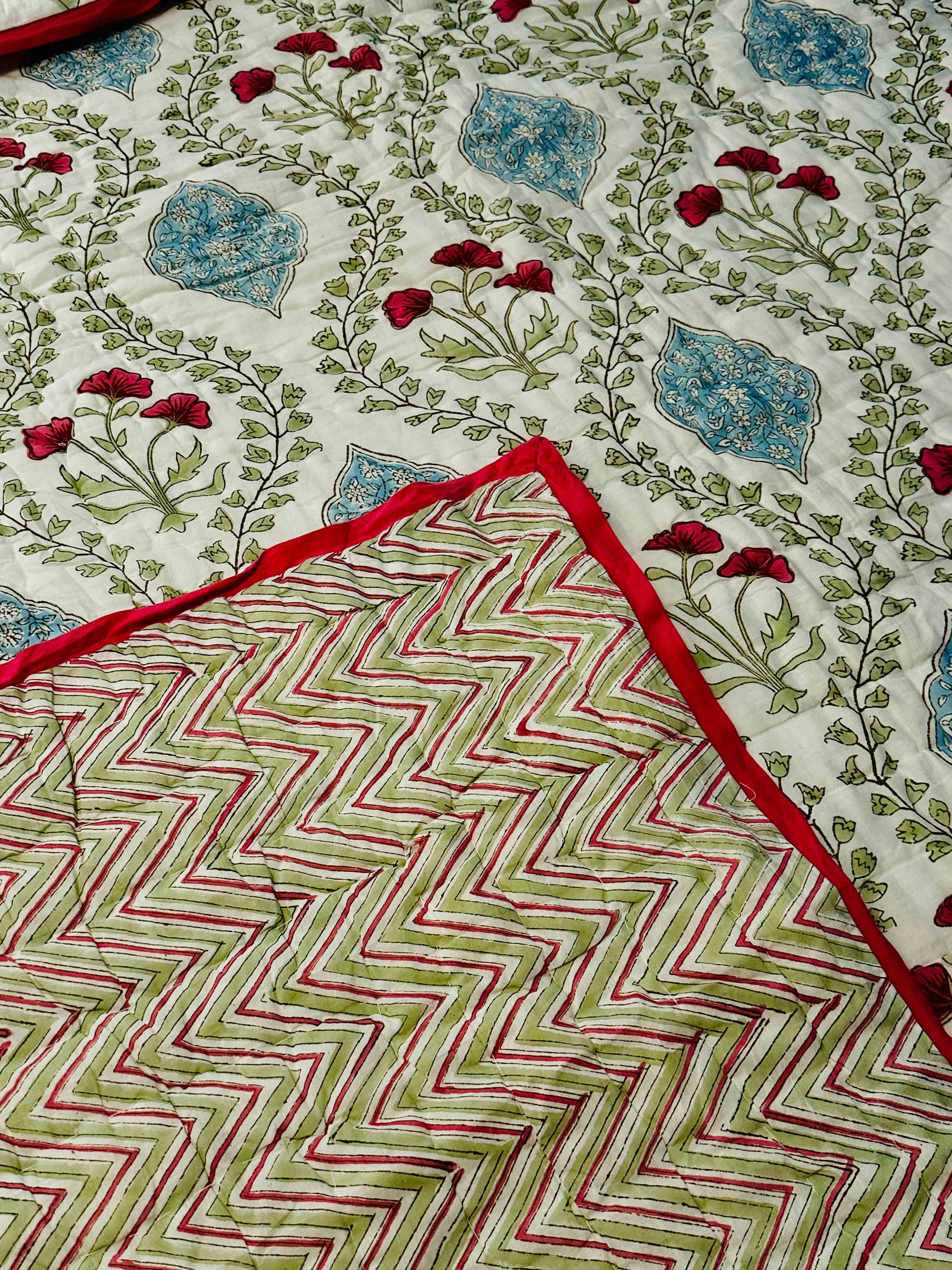 Close-up of Spring Dream quilt border stitching and detail
